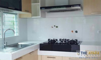 ชุดครัว Built-in โครงซีเมนต์บอร์ด หน้าบาน Melamine สี Maple