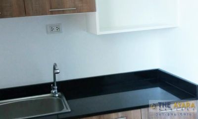 ชุดครัว Built-in โครงซีเมนต์บอร์ด หน้าบาน Melamine สี Loft Bronze Oak