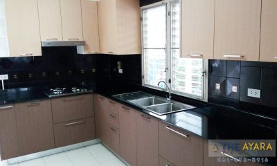 ชุดครัว Built-in โครงซีเมนต์บอร์ด หน้าบาน Laminate สี Fineline Chocolate + Fineline