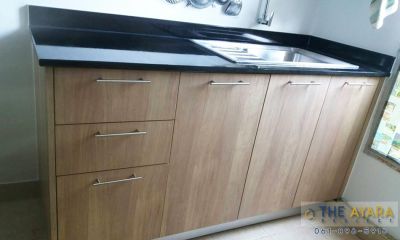 ชุดครัว Built-in โครงซีเมนต์บอร์ด หน้าบาน Laminate สี Sand Oak