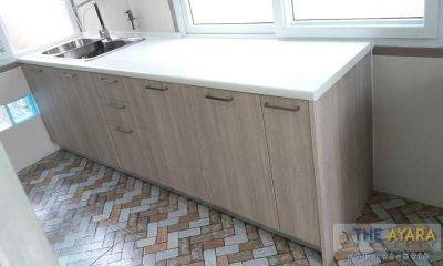 ชุดครัว Built-in โครงซีเมนต์บอร์ด หน้าบาน Laminate สี Powdered Oak