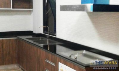 ชุดครัว Built-in โครงซีเมนต์บอร์ด หน้าบาน Laminate สี Aged Walnut