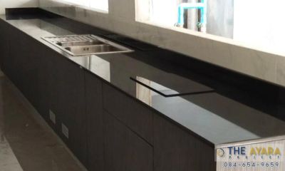 ชุดครัว Built-in โครงซีเมนต์บอร์ด หน้าบาน Laminate สี Burnt Strand