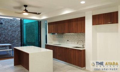 ชุดครัว Built-in โครงซีเมนต์บอร์ด หน้าบาน Laminate สี Natural Teak