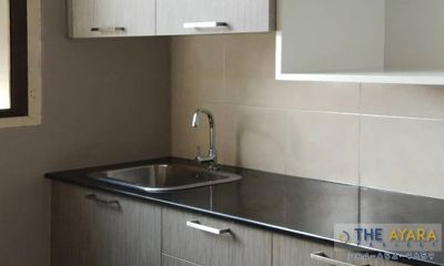 ชุดครัว Built-in โครงซีเมนต์บอร์ด หน้าบาน Laminate สี Sarum Strand