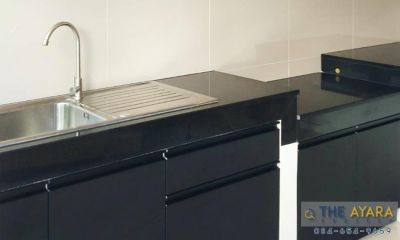 ชุดครัว Built-in โครงซีเมนต์บอร์ด หน้าบาน Melamine สี Black + Lyon