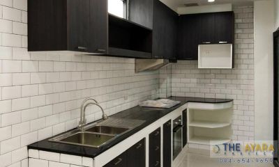 ชุดครัว Built-in โครงซีเมนต์บอร์ด หน้าบาน Laminate สี Blacken Legno