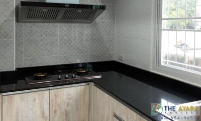 ชุดครัว Built-in โครงซีเมนต์บอร์ด หน้าบาน Melamine สี Tundra Forest
