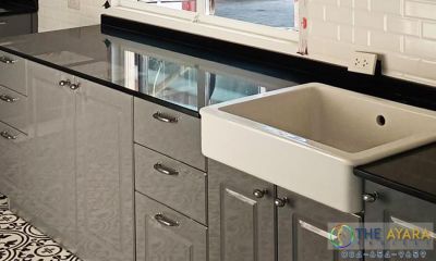 ชุดครัว Built-in โครงซีเมนต์บอร์ด หน้าบาน PVC สีเทาเงา เซาะร่อง