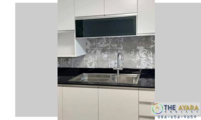 ชุดครัว Built-in โครงซีเมนต์บอร์ด หน้าบาน Laminate สีขาวด้าน