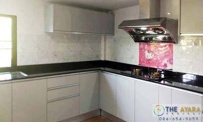 ชุดครัว Built-in โครงซีเมนต์บอร์ด หน้าบาน Melamine สีเทา