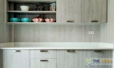 ชุดครัว Built-in โครงซีเมนต์บอร์ด หน้าบาน Melamine สี Oak