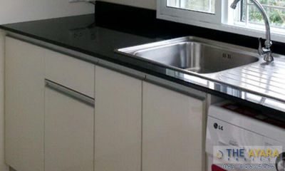 ชุดครัว Built-in Acrylic สีขาวมุก