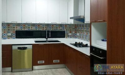 ชุดครัว Built-in โครงซีเมนต์บอร์ด หน้าบาน Melamine สี Pop Walnut + Oak