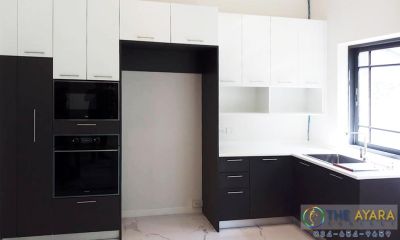 ชุดครัว Built-in โครงซีเมนต์บอร์ด หน้าบาน Melamine สี Graphite + สีขาวด้าน