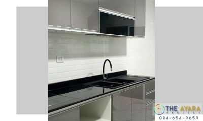 ชุดครัว Built-in โครงซีเมนต์บอร์ด หน้าบาน Hi Gloss สีเทาเงา