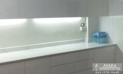 ชุดครัว Built-in โครงซีเมนต์บอร์ด หน้าบาน Hi Gloss สีขาวเงา