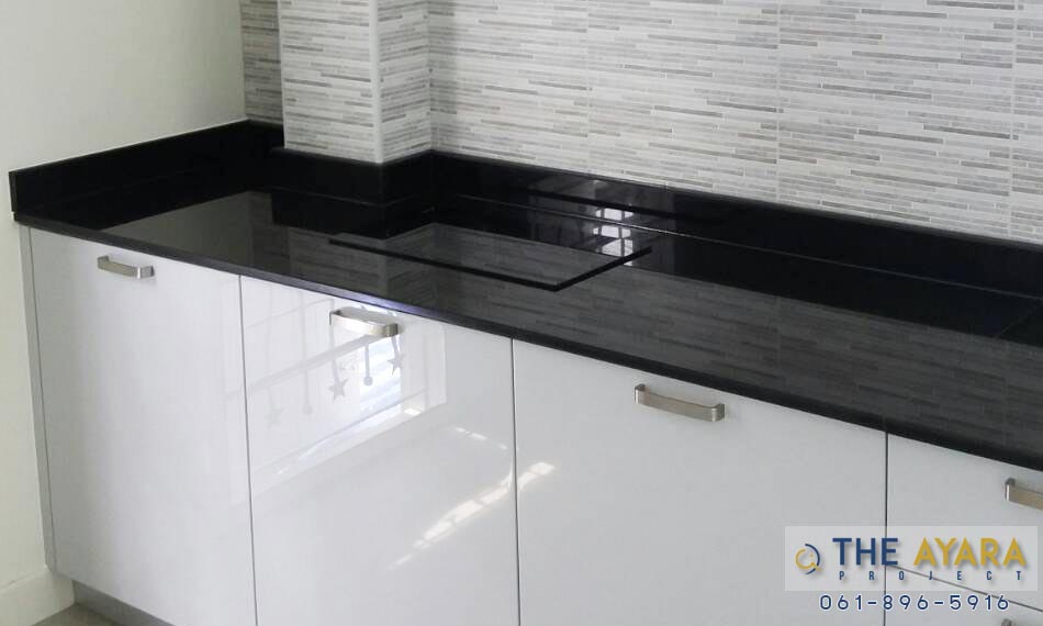 ชุดครัว Built-in โครงซีเมนต์บอร์ด หน้าบาน Hi Gloss สีขาวเทา