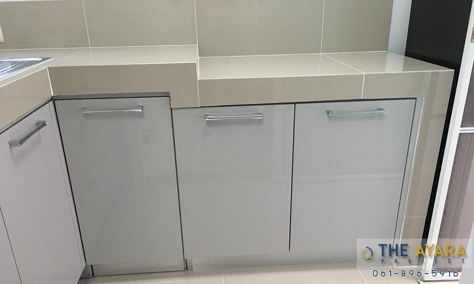 ชุดครัว Built-in โครงซีเมนต์บอร์ด หน้าบาน Hi Gloss สีเทา