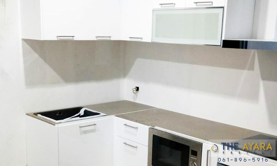 ชุดครัว Built-in โครงซีเมนต์บอร์ด หน้าบาน Hi Gloss สีขาว