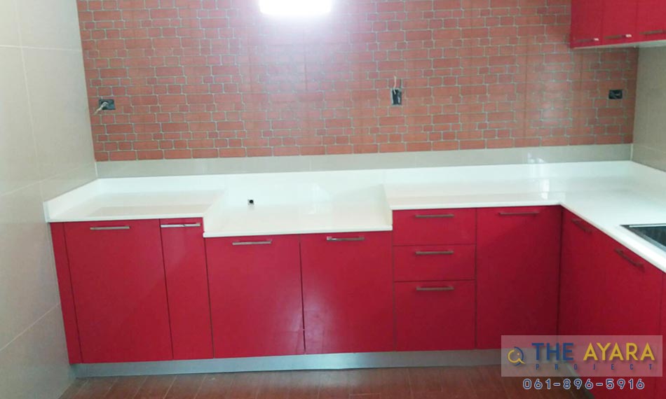 ชุดครัว Built-in โครงซีเมนต์บอร์ด หน้าบาน Laminate สีแดงเงา