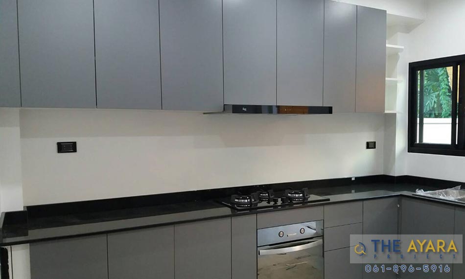 ชุดครัว Built-in โครงซีเมนต์บอร์ด หน้าบาน Laminate สีเทาด้าน