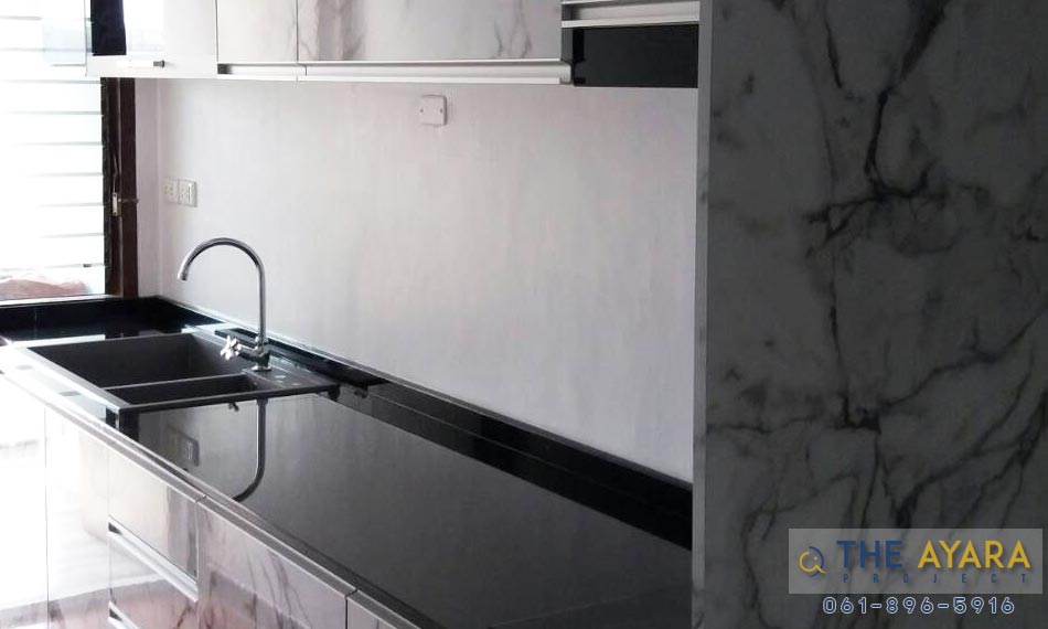 ชุดครัว Built-in โครงซีเมนต์บอร์ด หน้าบาน Laminate สี Calacatta Marble