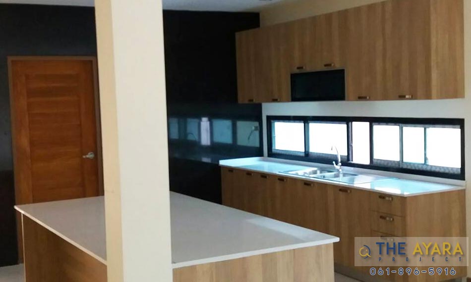 ชุดครัว Built-in โครงซีเมนต์บอร์ด หน้าบาน Laminate สีบีช + Island สี Sand Oak