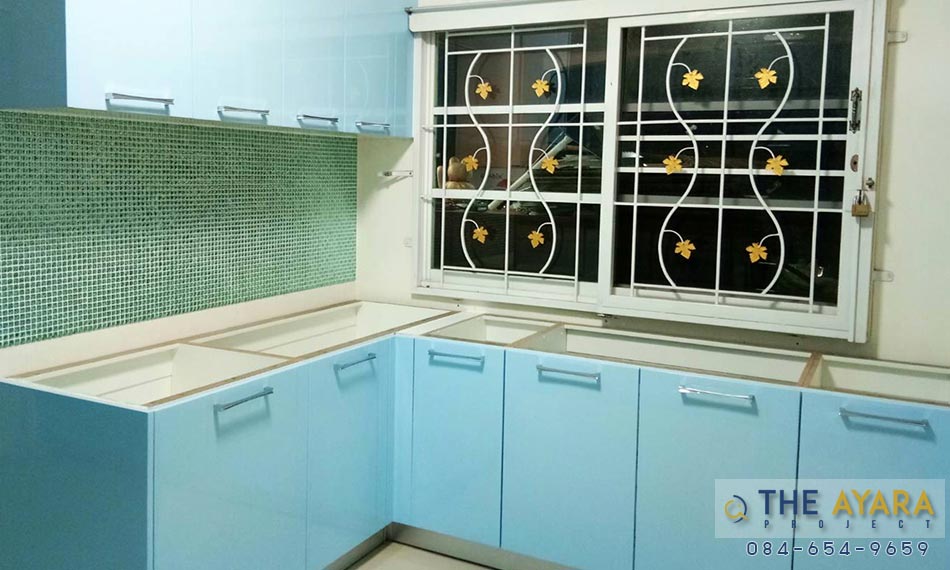 ชุดครัว Built-in โครงซีเมนต์บอร์ด หน้าบาน Hi Gloss สีฟ้าอ่อน ส้ม ชมพู