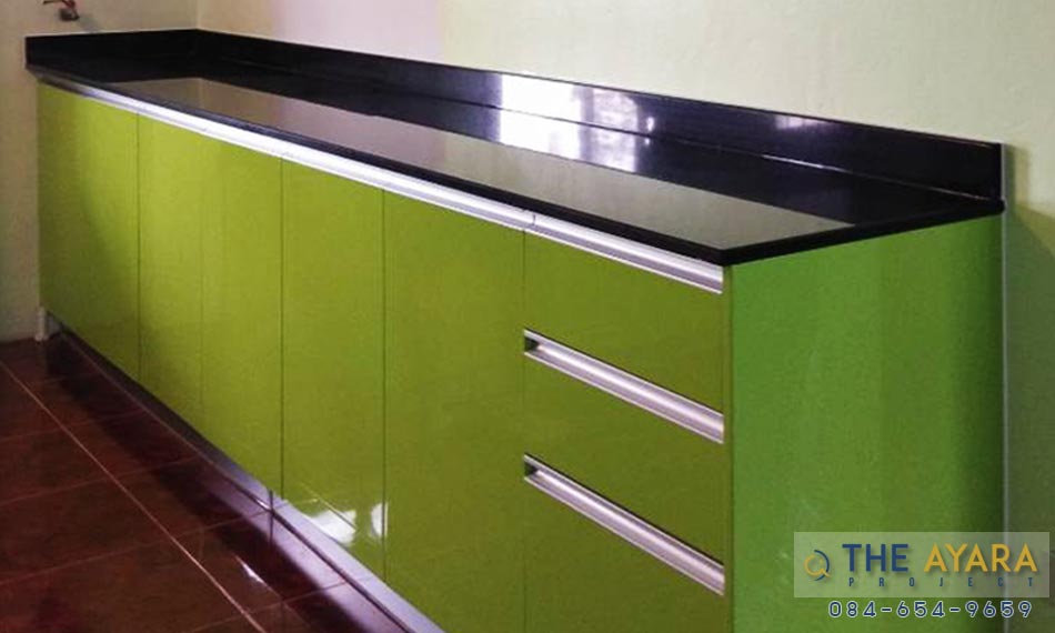 ชุดครัว Built-in โครงซีเมนต์บอร์ด หน้าบาน Hi Gloss + Acrylic สีเขียว