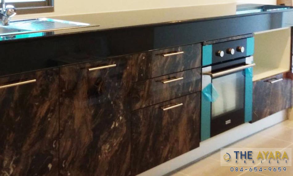 ชุดครัว Built-in โครงซีเมนต์บอร์ด หน้าบาน Laminate สี Marbled Cappuccino