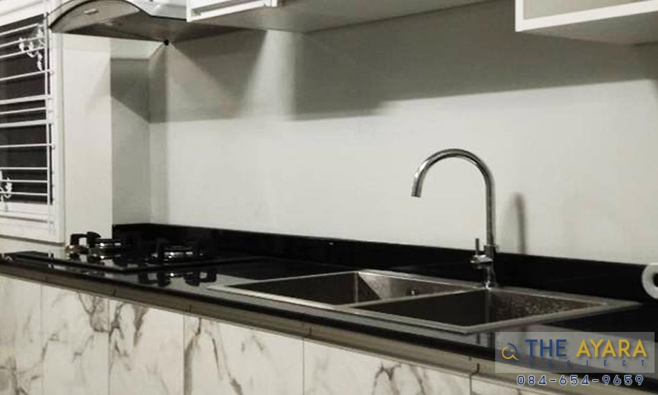 ชุดครัว Built-in โครงซีเมนต์บอร์ด หน้าบาน Laminate สี Ebony Ribbonwood