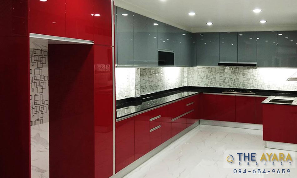 ชุดครัว Built-in ตู้ล่าง + ตู้สูงด้านล่าง โครงซีเมนต์บอร์ด หน้าบาน Hi Gloss สีแดง+เทา