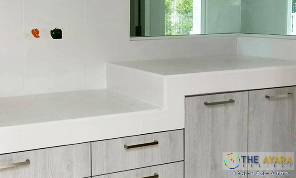 ชุดครัว Built-in โครงซีเมนต์บอร์ด หน้าบาน Melamine สีขาวด้าน + Oak 