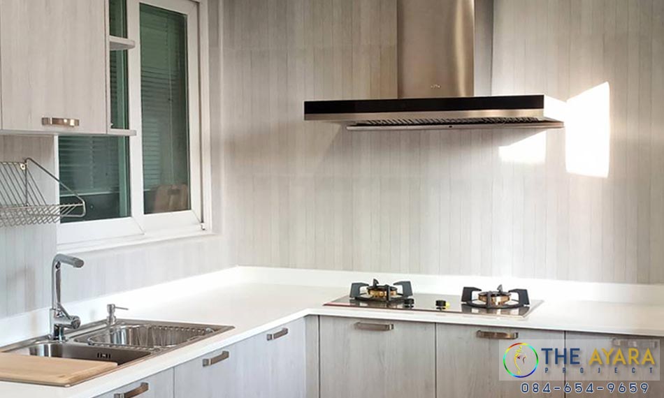 ชุดครัว Built-in โครงซีเมนต์บอร์ด หน้าบาน Melamine สี Oak ลายไม้