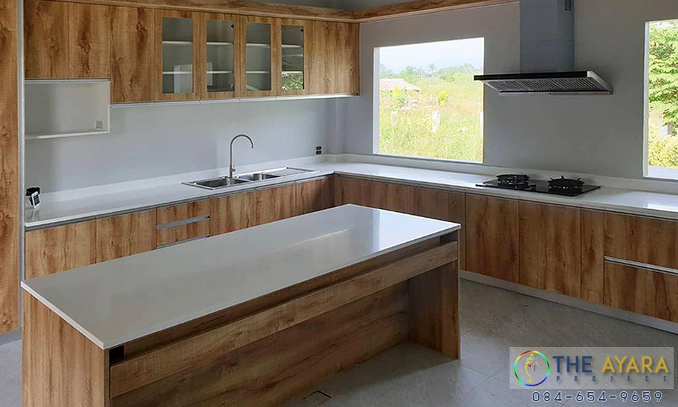 ชุดครัว Built-in โครงซีเมนต์บอร์ด หน้าบาน Melamine สี Pine ลายไม้