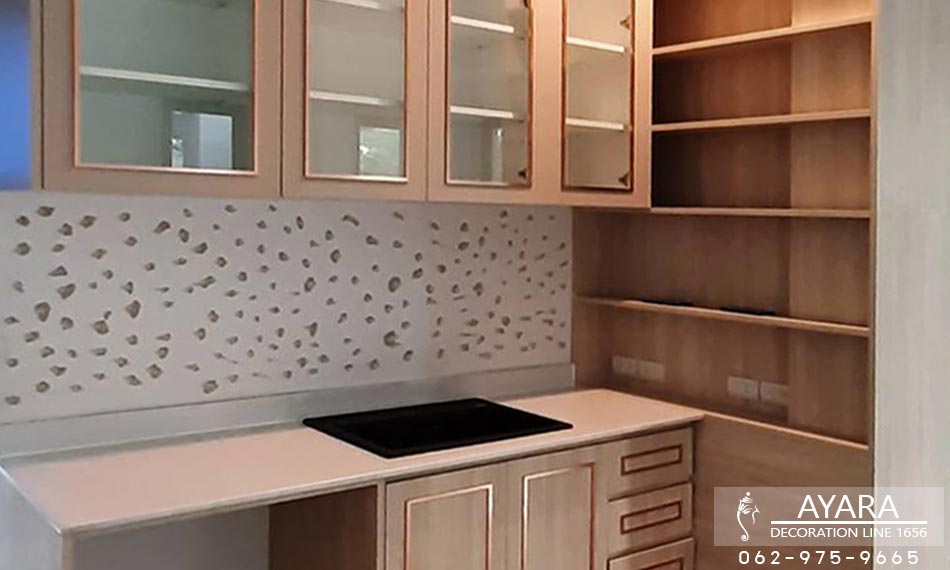 ชุดครัว Built-in โครงซีเมนต์บอร์ด หน้าบาน Laminate สี Bleached Elm + Oyster Grey ยกขอบ สี Pink Gold