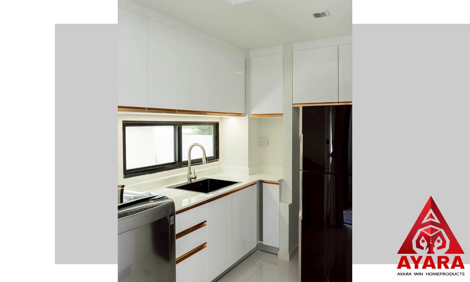 ชุดครัว Built-in โครงซีเมนต์บอร์ด หน้าบาน Hi Gloss สีขาวเงา