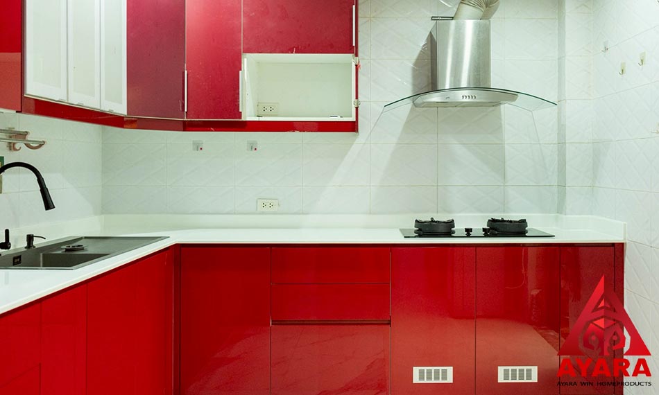 ชุดครัว Built-in โครงซีเมนต์บอร์ด หน้าบาน Hi Gloss สีแดงเงา | ไอยรา วินท์ โฮมโปรดักส์