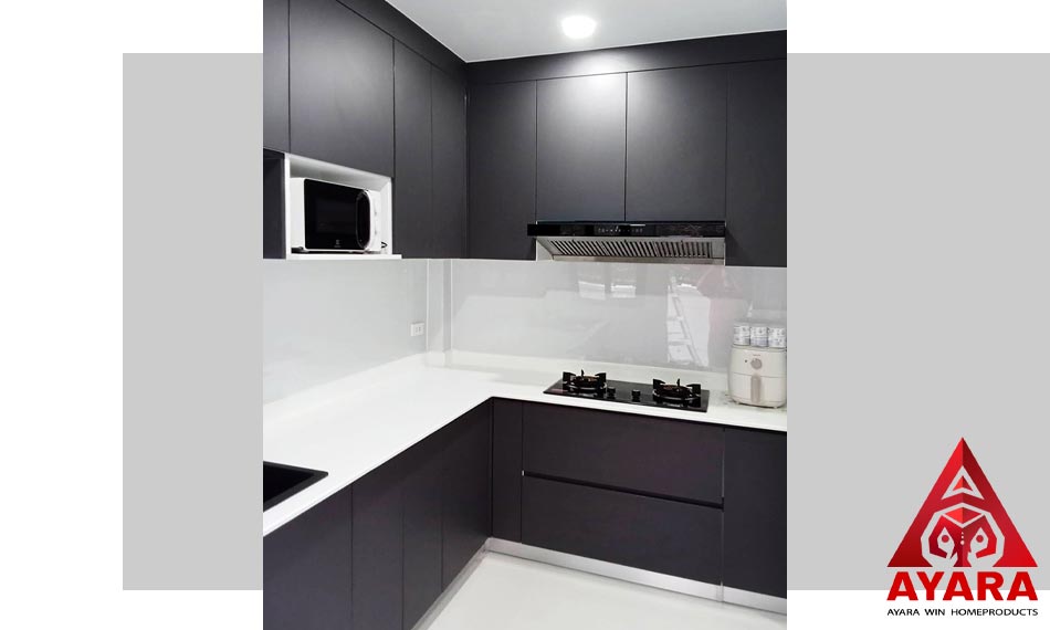 ชุดครัว Built-in โครงซีเมนต์บอร์ด หน้าบาน Melamine สีเทาเข้ม | ครัวบิวท์อินกันน้ำกันปลวก