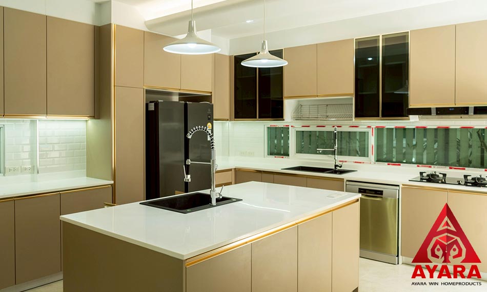 ชุดครัว Built-in ตู้ล่าง โครงซีเมนต์บอร์ด หน้าบาน HMR พ่นสีน้ำตาลอ่อนด้าน