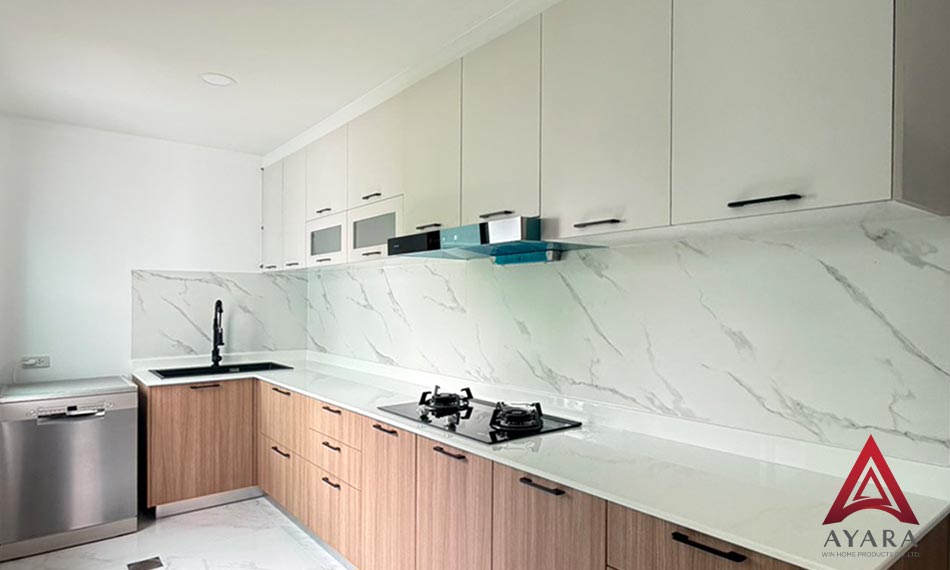 ชุดครัว Built-in หน้าบาน Laminate สี Costa Nogal + Spray | โครงซีเมนต์บอร์ด | Ayara