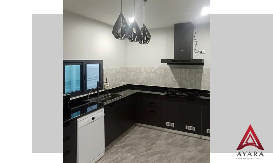 ชุดครัว Built-in หน้าบาน Laminate สีเทา | โครงซีเมนต์บอร์ด | Ayara