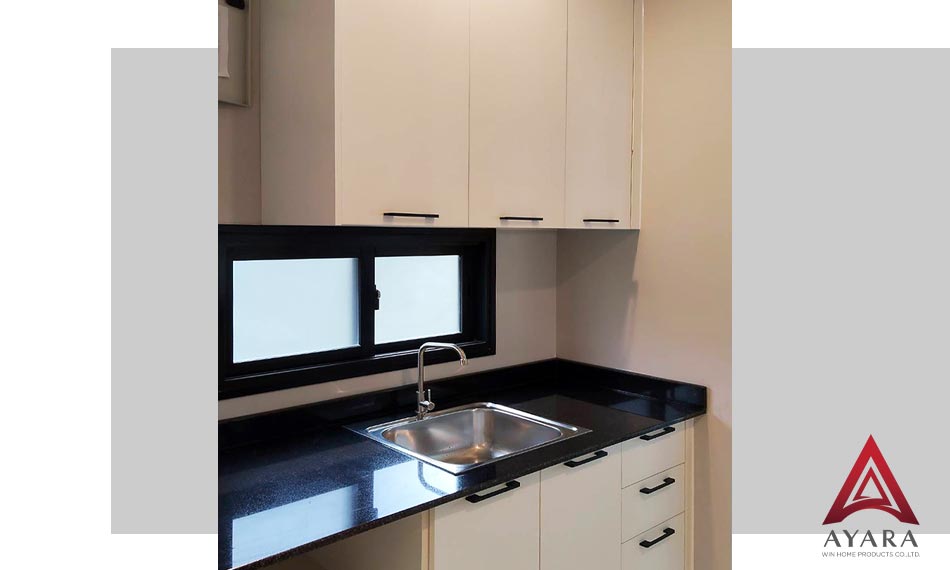 ชุดครัว Built-in หน้าบาน Laminate สีครีมอ่อน | โครงซีเมนต์บอร์ด | Ayara