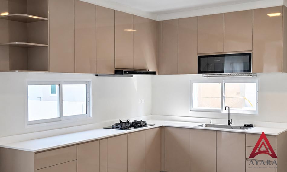 ชุดครัว Built-in หน้าบาน Laminate สีครีม | โครงซีเมนต์บอร์ด | Ayara