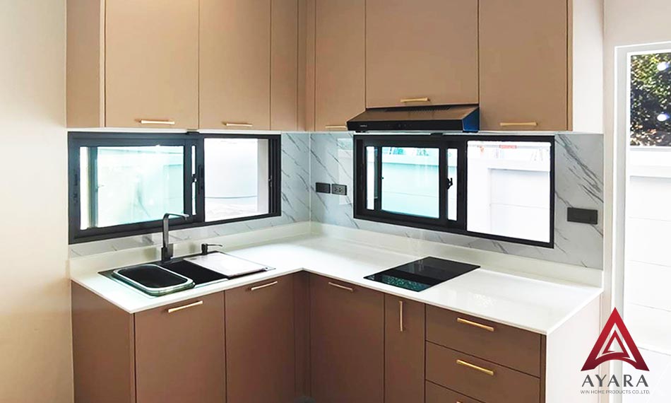 ชุดครัว Built-in โครงซีเมนต์บอร์ด สีครีมเข้ม-อ่อน กันน้ำกันปลวก | ไอยรา วินท์ โฮมโปรดักส์