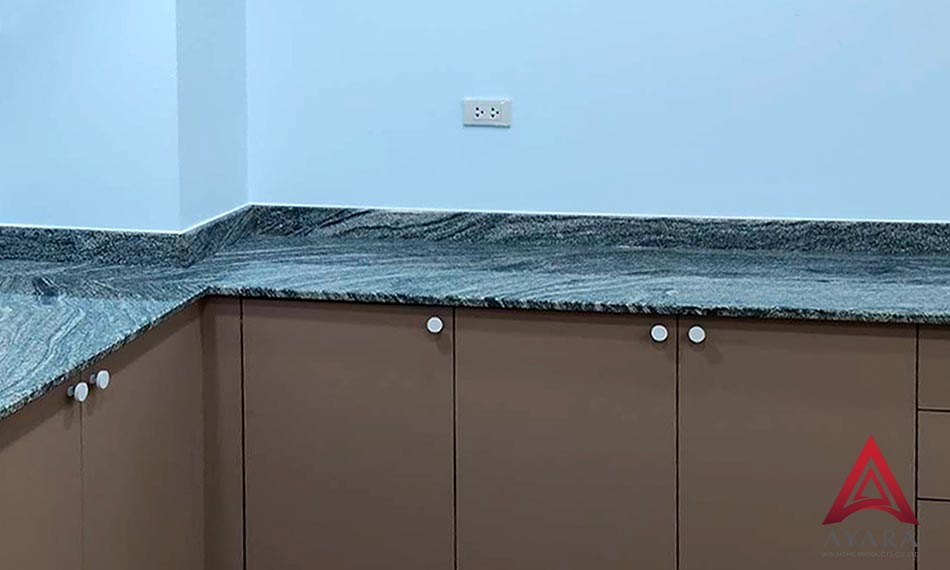ชุดครัว Built-in หน้าบาน Melamine สีน้ำตาลอ่อน | โครงซีเมนต์บอร์ด | Ayara