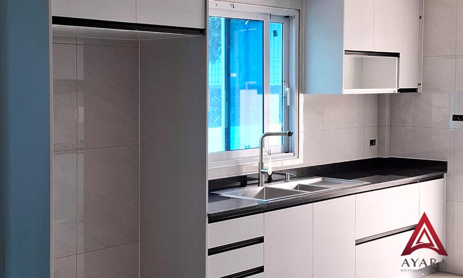 ชุดครัว Built-in หน้าบาน Melamine สีเทาอ่อน | โครงซีเมนต์บอร์ด | Ayara