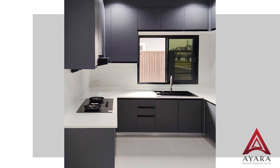 ชุดครัว Built-in หน้าบาน Melamine สีเทาเข้ม | โครงซีเมนต์บอร์ด | Ayara