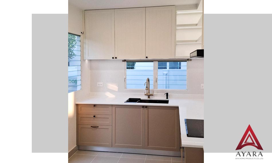 ชุดครัว Built-in โครงซีเมนต์บอร์ด หน้าบาน PVC สีน้ำตาลอ่อน + ครีม | ไอยรา วินท์ โฮมโปรดักส์